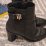 Tommy Hilfiger size 5 Image 2