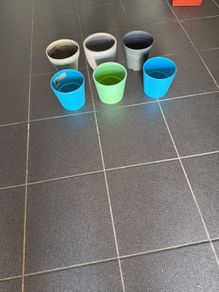 6 plant pots 3 ceramic and 3 plastic