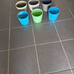 6 plant pots 3 ceramic and 3 plastic