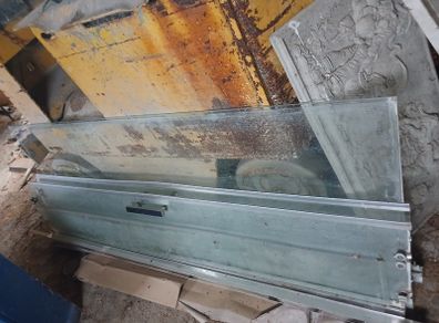Corner shower, tray and doors