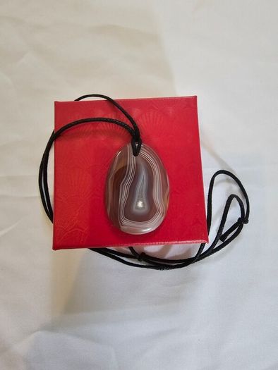 Brown Agate Stone Necklace With Leather String