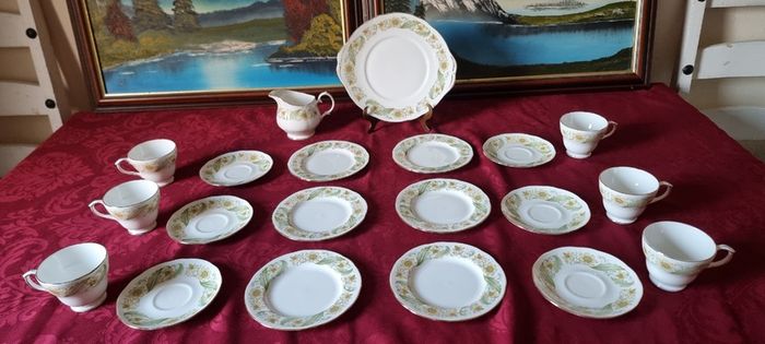 20 Piece Duchess Greensleeves Pattern Bone China Gold Gilt Tea Set For 6 Person Setting Made in England