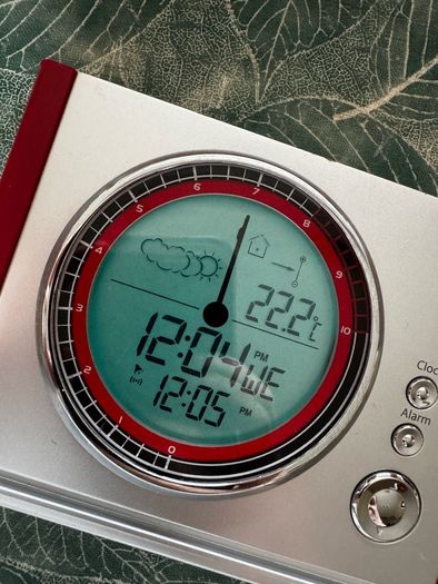 Oregon Scientific Ferrari Maranello FSP-301 projection alarm/weather clock