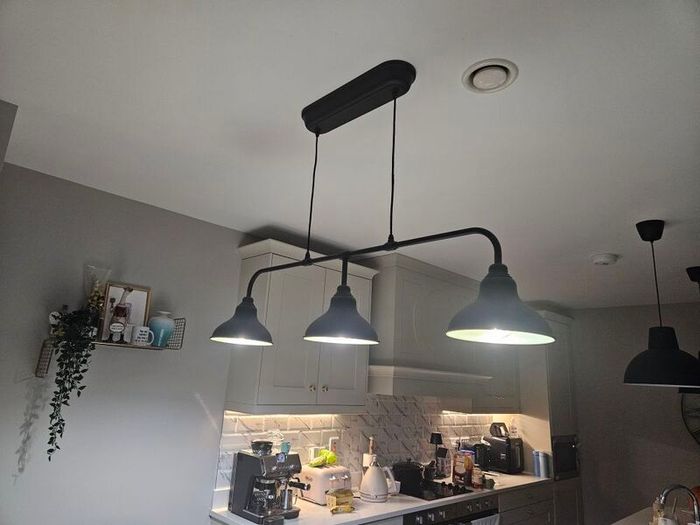 Pendant lamp with three lamps