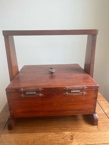 Vintage shoe cleaning stand