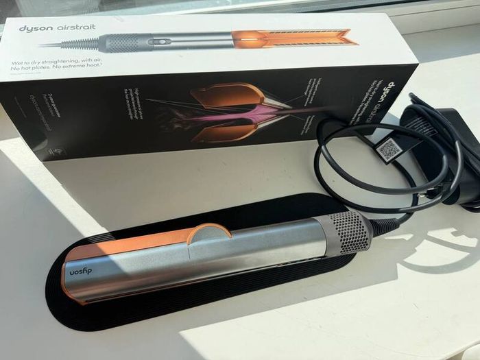 Dyson Airstrait