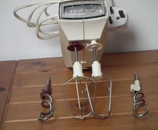 Electric food mixer