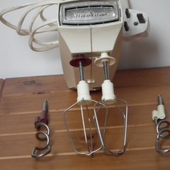 Electric food mixer