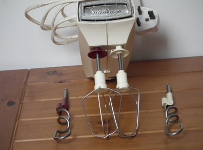 Electric food mixer
