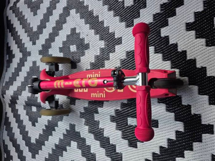 Mini Micro Deluxe Foldable Scooter pink