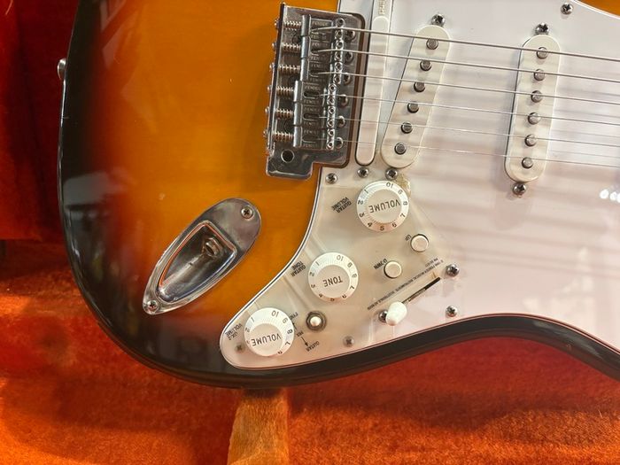 Fender Standard Roland Ready Stratocaster Sunburst 2003