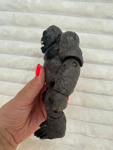 King Kong Legendary & WBEI Playmates approx 6 King Kong Wounded Arm Used Please see pictures