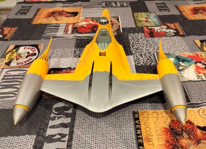 Star Wars Naboo Starfighter incomplete