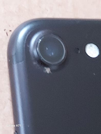 Apple Iphone 7, 32GB, Black, Battery Health 91%, Some screen damage but works fine. Activation lock removed on this phone