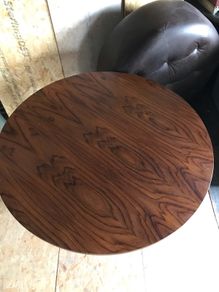 round dining table