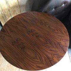 round dining table