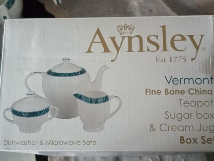 Aynsley "Vermont" Fine Bone China Teapot set