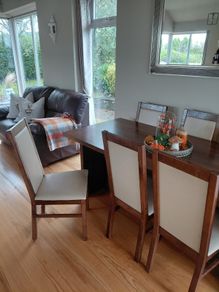 Table & 6 chairs