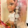 BRATZ dolls Yasmin and Cloe 6 in 1 Funky Fashion Makeover Image 5