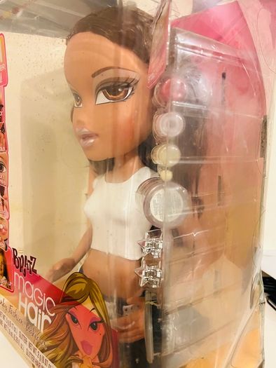 BRATZ dolls Yasmin and Cloe 6 in 1 Funky Fashion Makeover
