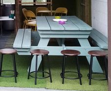 Picnic bench