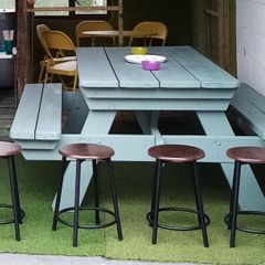 Picnic bench