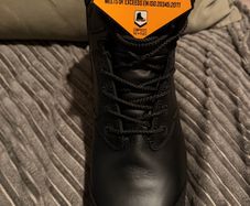 Brand new safety boots