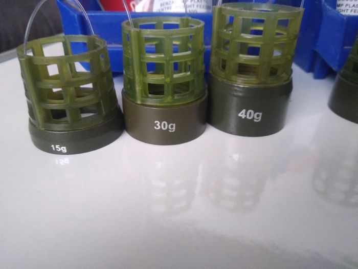 Distance feeder baskets