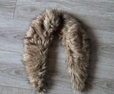 Plush brown faux fur collar