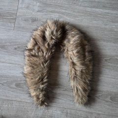 Plush brown faux fur collar