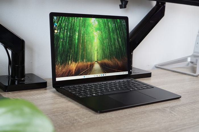 13.5" Microsoft Surface Laptop 5 Black | 16GB RAM | i5-1245U | 19 Battery Cycles