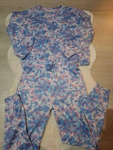 Girls pyjama set size 31/32