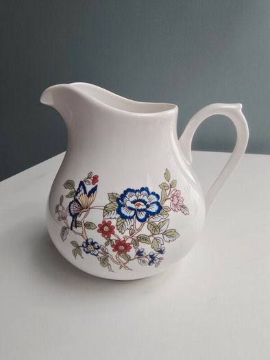 Vintage Royal Tara Fine Bone China Tea Set - "Tara Hall" Collection (5 Pieces)