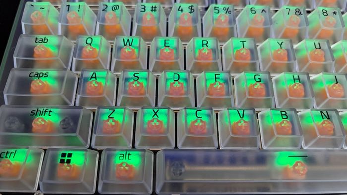 Razer BlackWidow V4 75% Phantom White