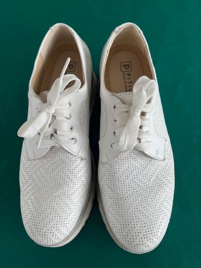Ladies PITILLOS Winter white / cream wedged SOFT LEATHER Shoes boots Size 39 Uk 6. High Quality.  In really super condition