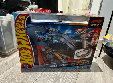 Hot Wheels formula one track
