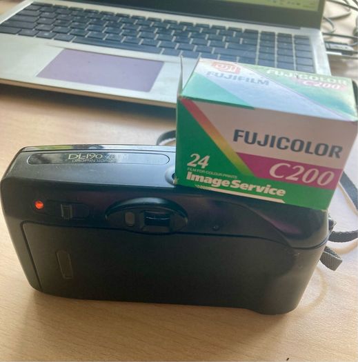 Vintage 1990s Fujifilm DL-190 Zoom 35mm camera