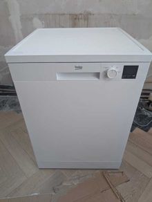 Beko DVN04X20W Freestanding Dishwasher Excellent Condition
