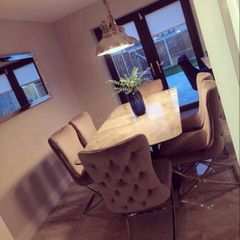 Extendable dining table and 6 chairs