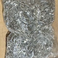 Brand new small safety pins 1000 pieces