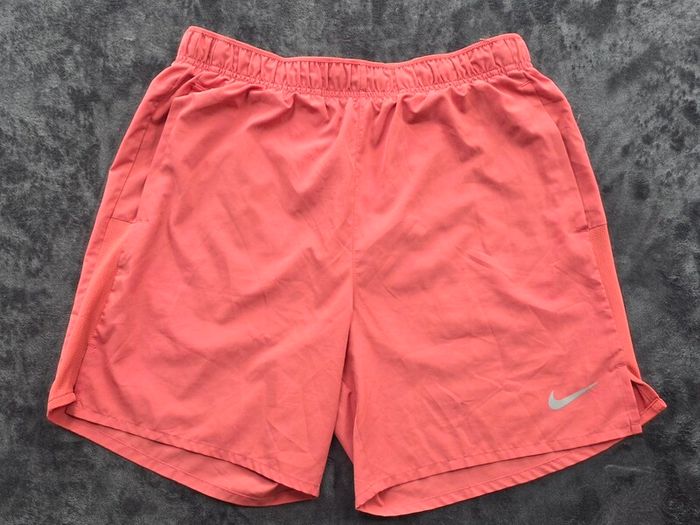 Nike Challenger 7 inch Shorts Mens Medium