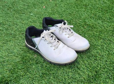 golf shoes