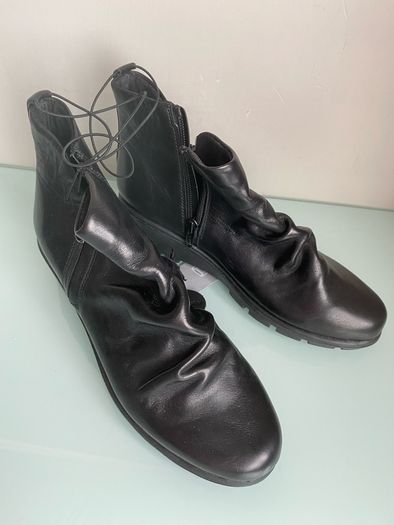 BNWT Leather Boots, Size 4