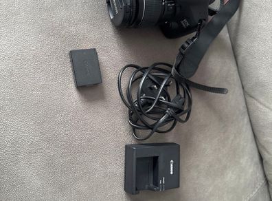 Canon 2000D, 18-55mm Zoom lens