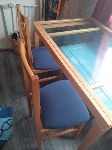 table and chairs