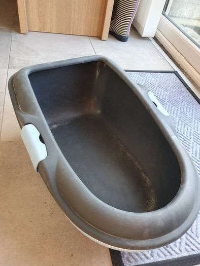 cat box and  litter tray