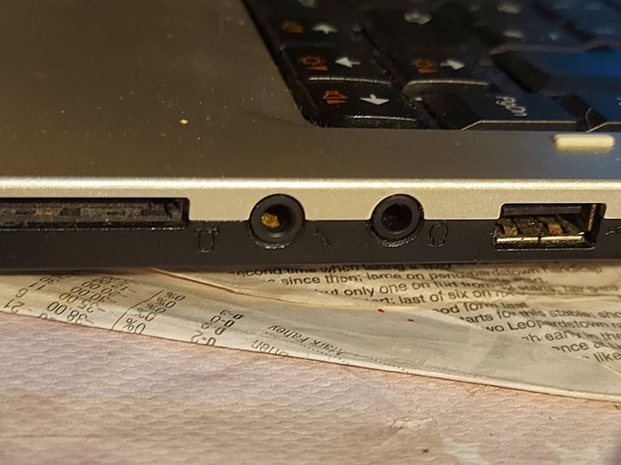 Lenovo Ideapad U350, Model 2963, Intel Core 2 Solo CPU U3500, 1.4GHz, 4GB Ram, 230GB SSD,  Windows 7 professional 32 bit, Opera, Firefox, Chrome and VLC