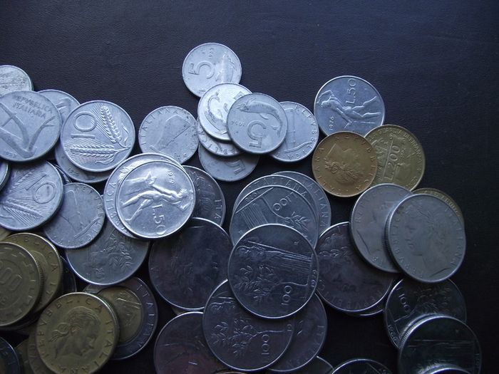 A Lot of 670 grams of Italian coins