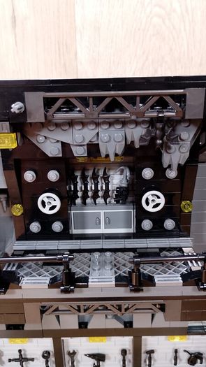 LEGO 76252 Batcave - Shadow Box