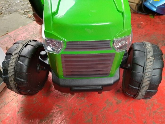 New Ex display Kids 12V Electric Ride-On Tractor
